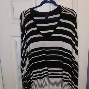 Lane Bryant Top size 22/24. *0083*